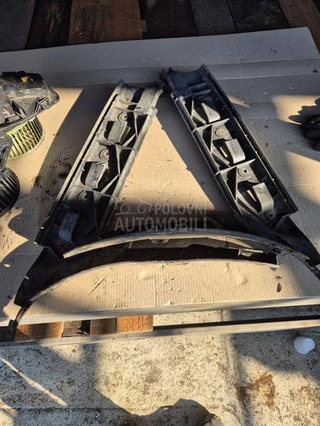 Nosaci zadnjeg branika