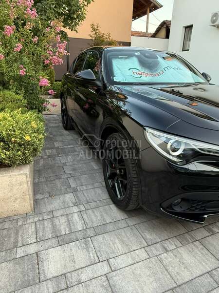 Alfa Romeo Stelvio VELOCE  Q4