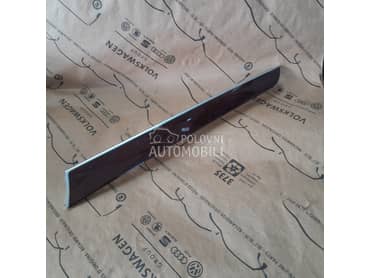 B8 mahagoni lajsna na tapaciru za Audi A4 od 2008. do 2016. god.