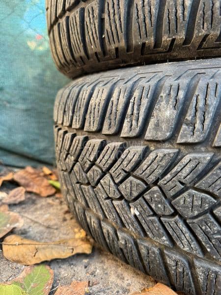 Fulda 215/55 R17 Zimska