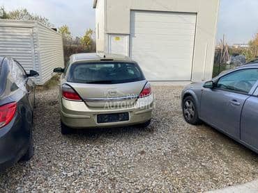 Opel Astra H -  kompletan auto u delovima