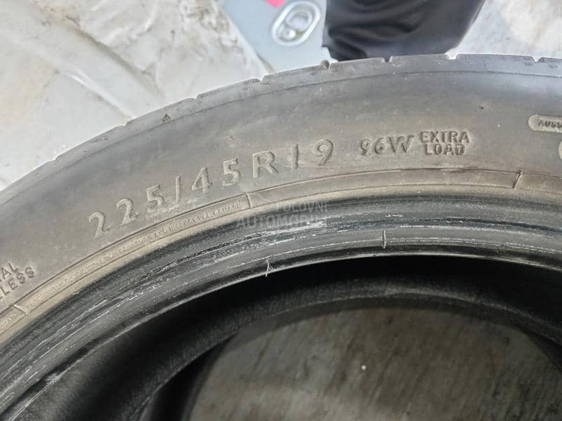 Dunlop 225/45 R19 Letnja