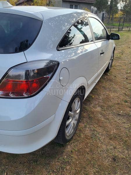 Opel Astra H 1,4 GTC