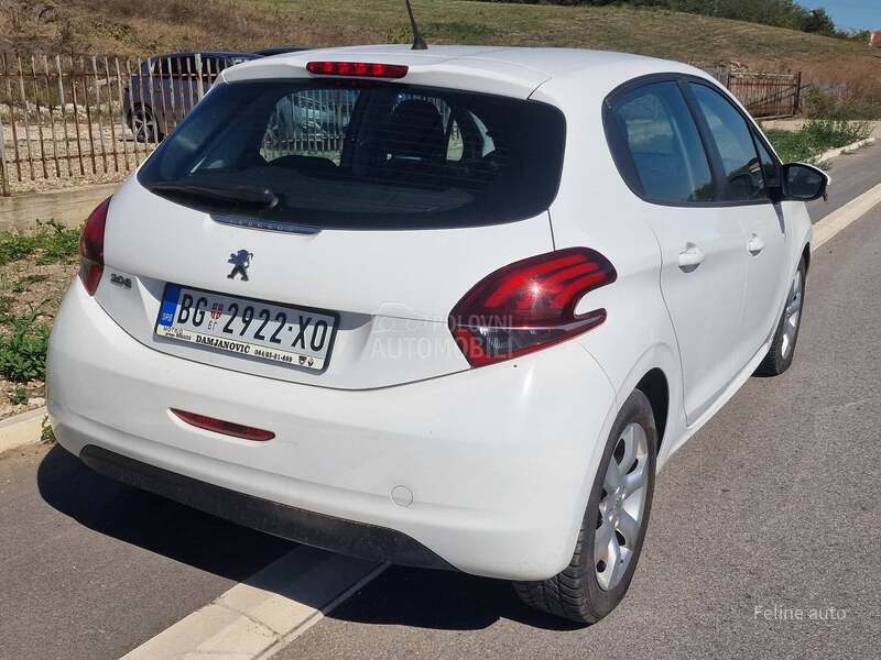 Peugeot 208 