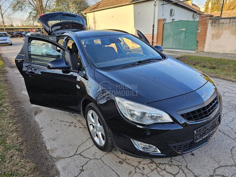 Opel Astra J 1,4 Sport turbo