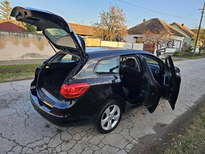 Opel Astra J 1,4 Sport turbo