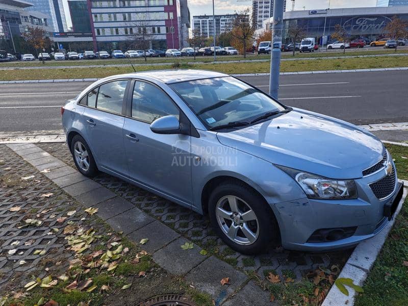 Chevrolet Cruze 1.6 LS