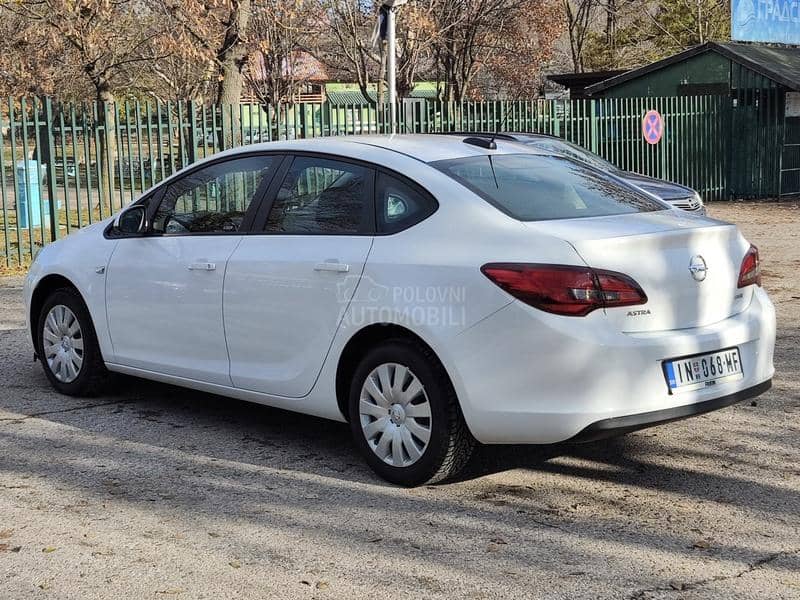 Opel Astra J 1.6 CDTI