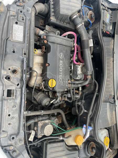 Opel Corsa C 1.2xep 2004. god. -  kompletan auto u delovima