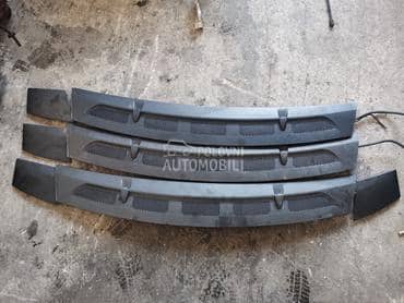 Plastika haube sa prskalicama za Mercedes Benz A Klasa, B Klasa od 2004. do 2011. god.