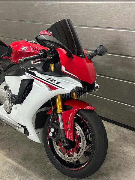 Yamaha r1