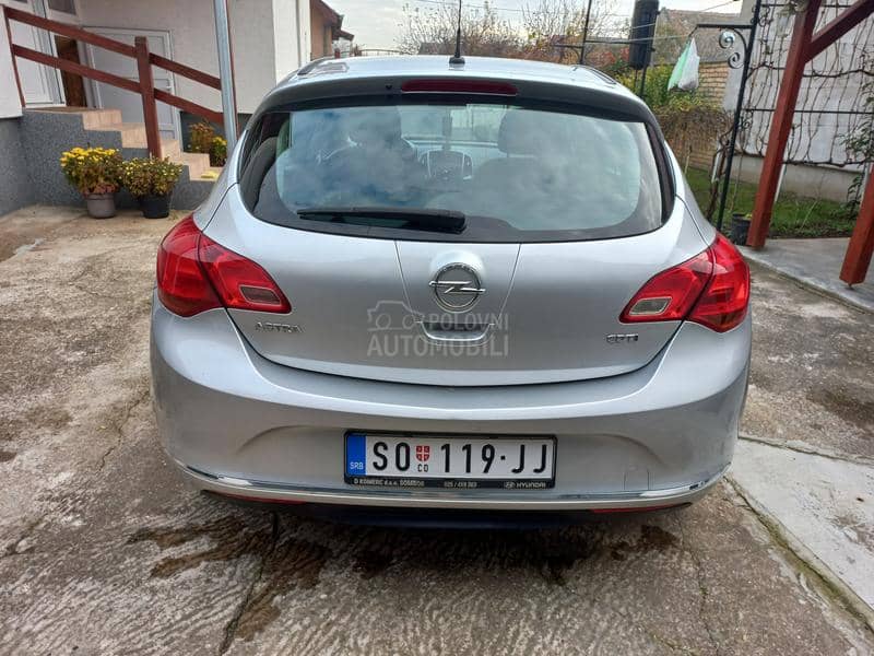 Opel Astra J 