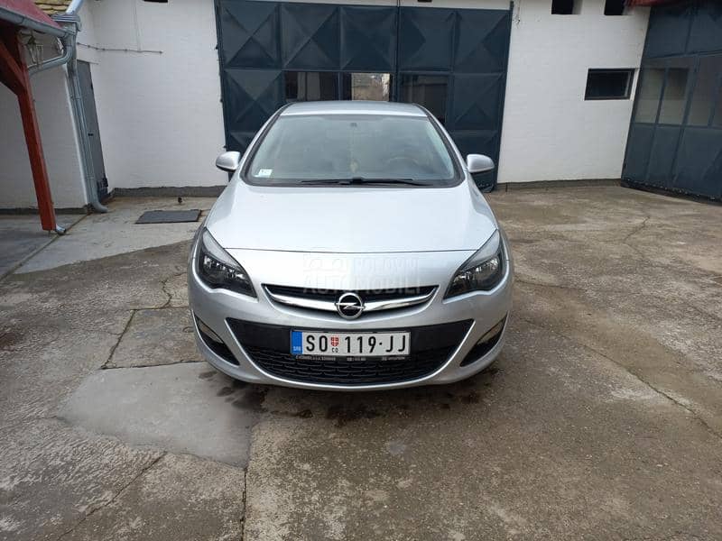 Opel Astra J 