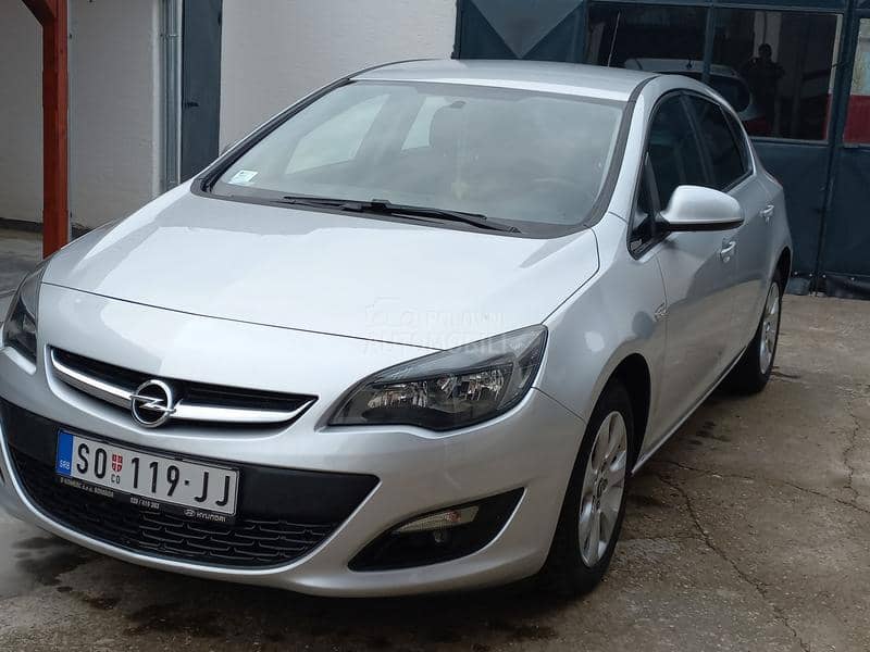 Opel Astra J 