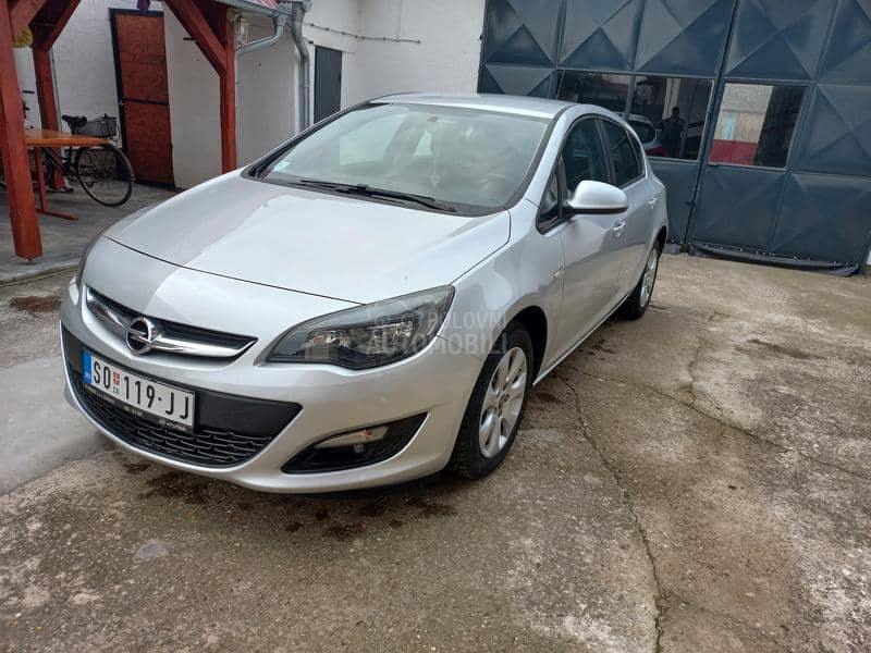 Opel Astra J 