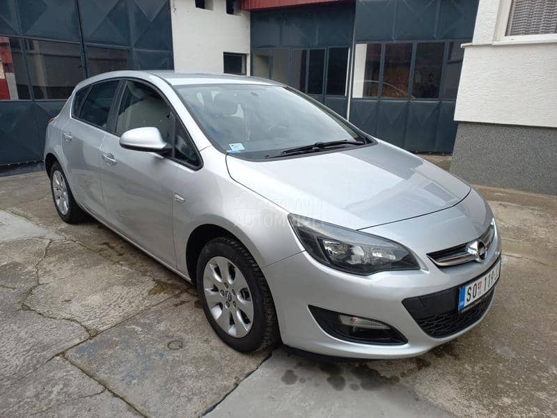 Opel Astra J 