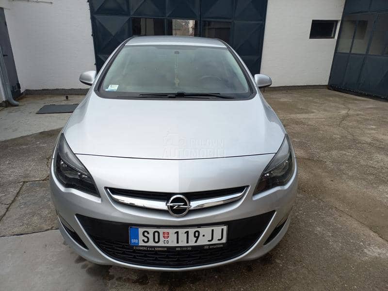 Opel Astra J 