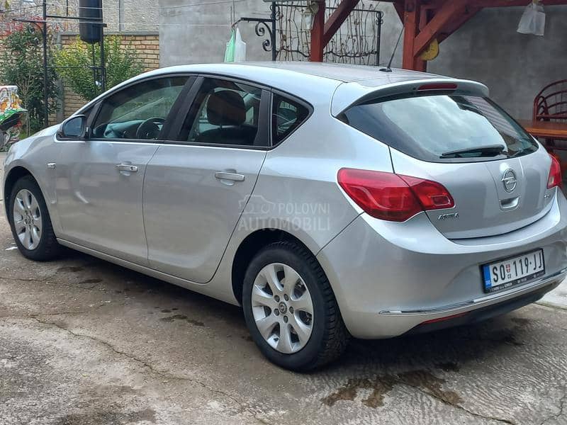 Opel Astra J 