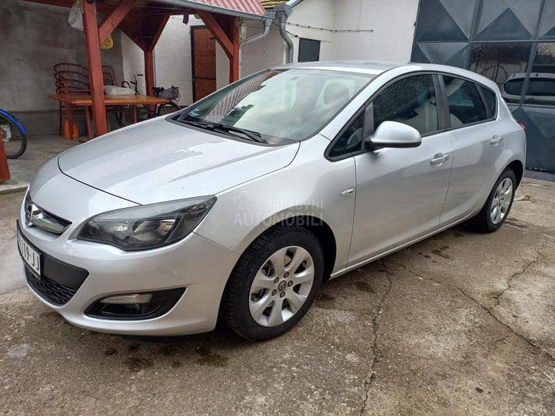 Opel Astra J 