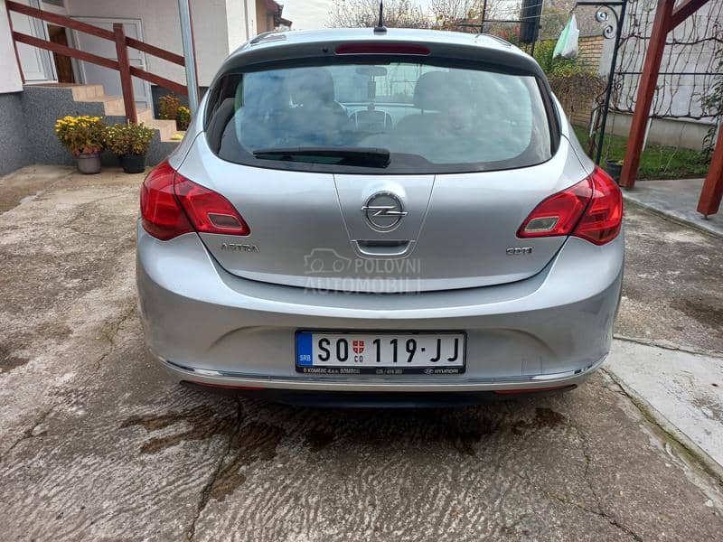 Opel Astra J 