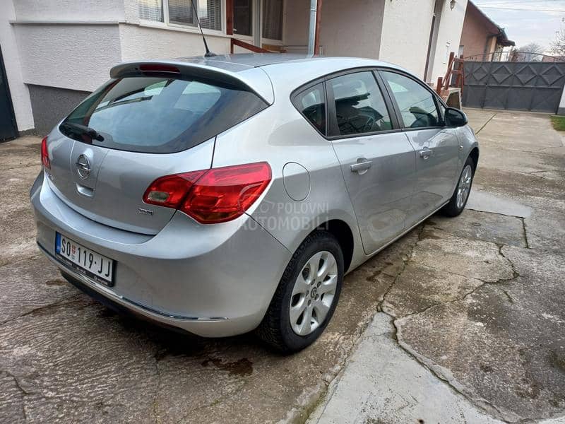 Opel Astra J 