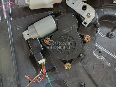 Podizac prozora za Mazda 5 od 2005. do 2010. god.