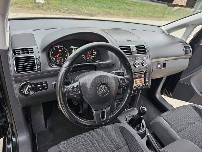 Volkswagen Touran 1,4tsi 7sedista