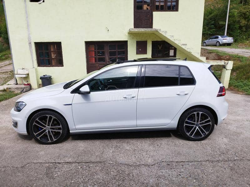 Volkswagen Golf 7 GTE PANO NOV