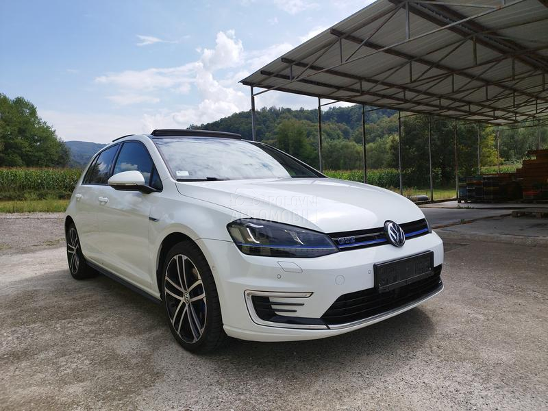 Volkswagen Golf 7 GTE PANO NOV