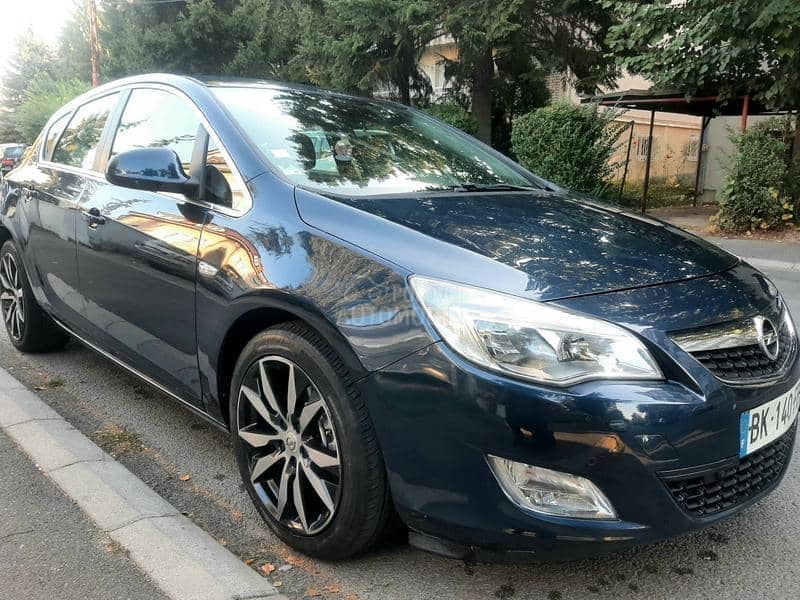 Opel Astra J 1.7 cdti COSMO