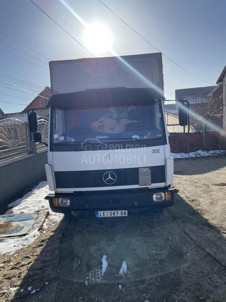 Mercedes Benz 817