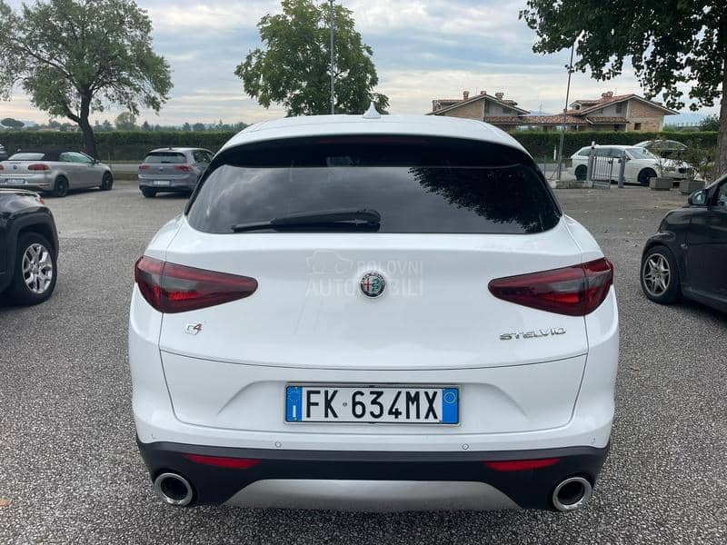 Alfa Romeo Stelvio Q4