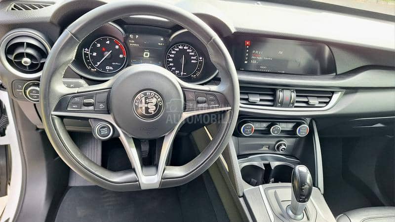 Alfa Romeo Stelvio Q4