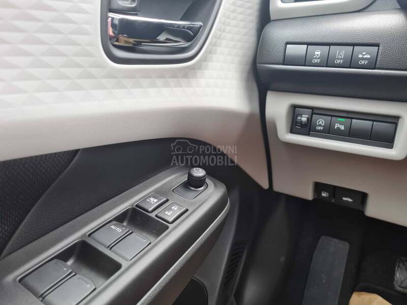 Suzuki Swift PREMIUM 2WD CVT