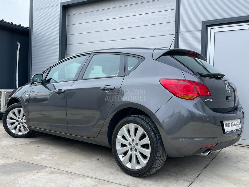 Opel Astra J CH 153000 K M