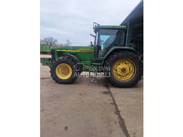 John Deere 8210