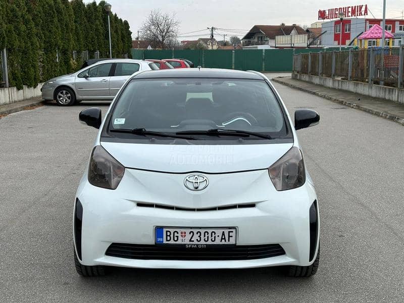 Toyota iQ 1.0