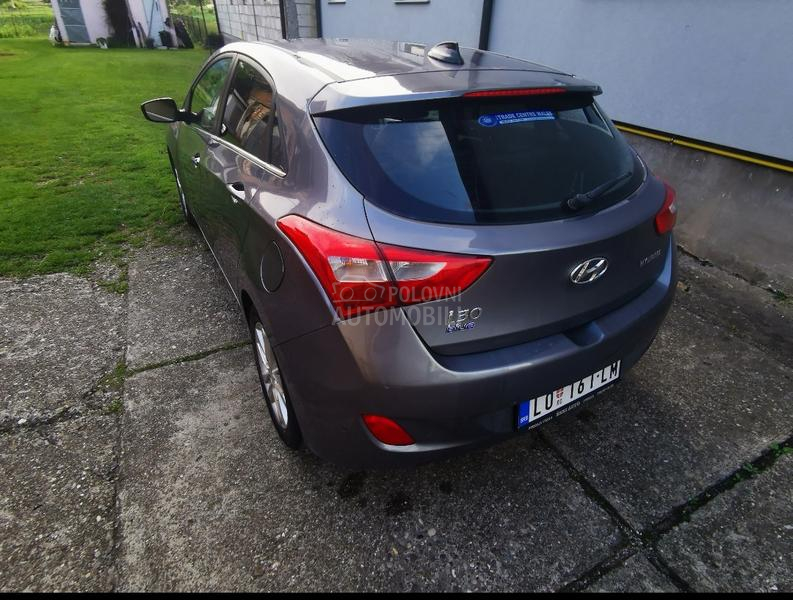 Hyundai i30 blue