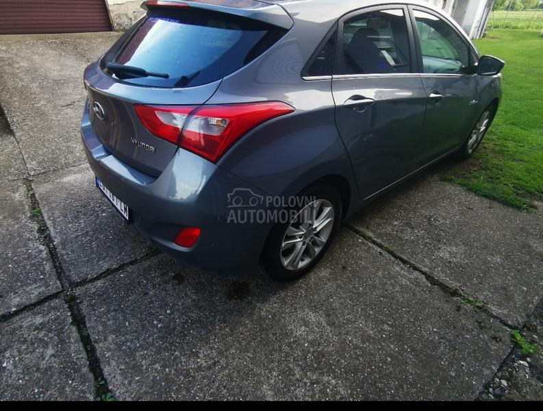 Hyundai i30 blue