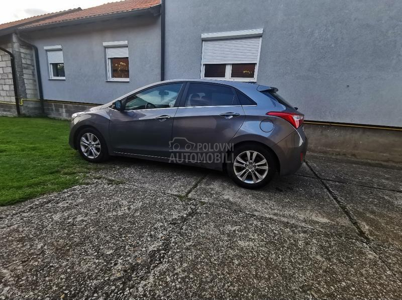 Hyundai i30 blue