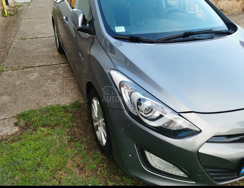 Hyundai i30 blue