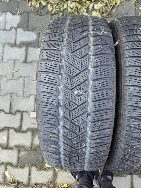 Pirelli 235/60 R18 Zimska