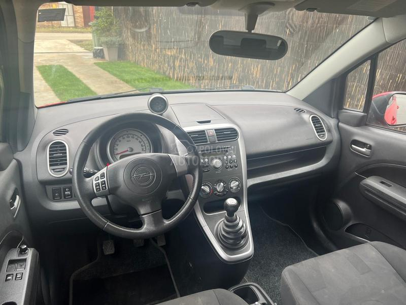 Opel Agila 1 32000 k m