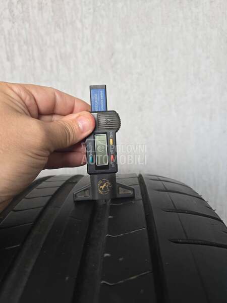 Pirelli 325/35 R23 Letnja