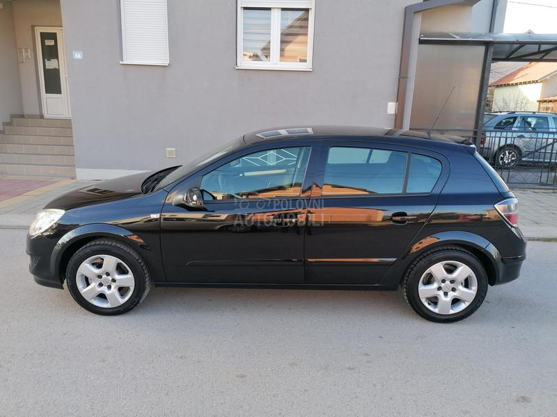 Opel Astra H 1.6i ESSENTIA CH