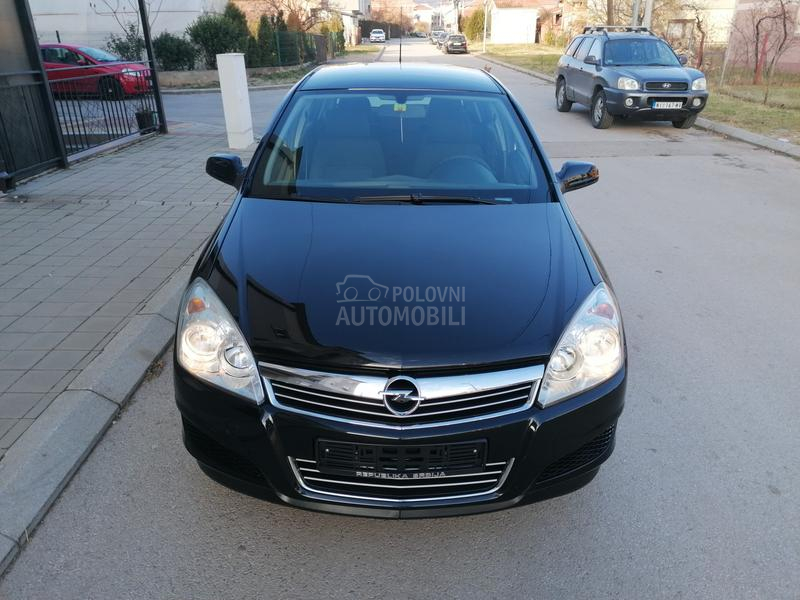 Opel Astra H 1.6i ESSENTIA CH