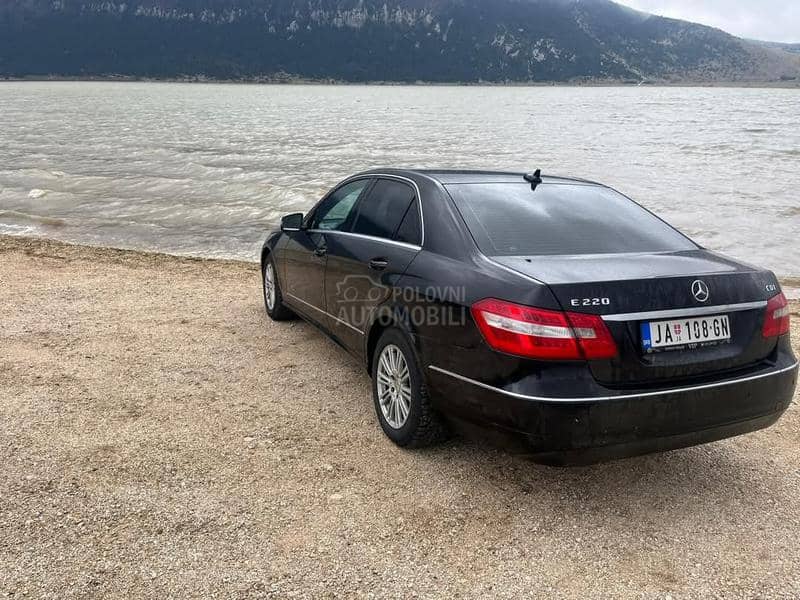 Mercedes Benz E 220 BlueEFFICIENCY