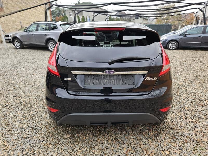 Ford Fiesta TITANIUM  SNIZENO