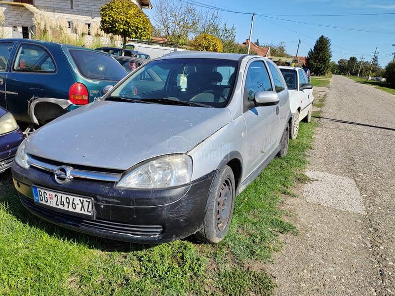 Opel Corsa 1.4 2001. god. -  kompletan auto u delovima