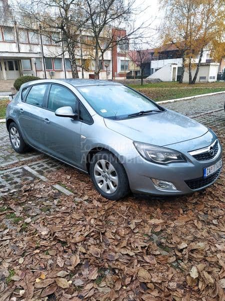 Opel Astra J 